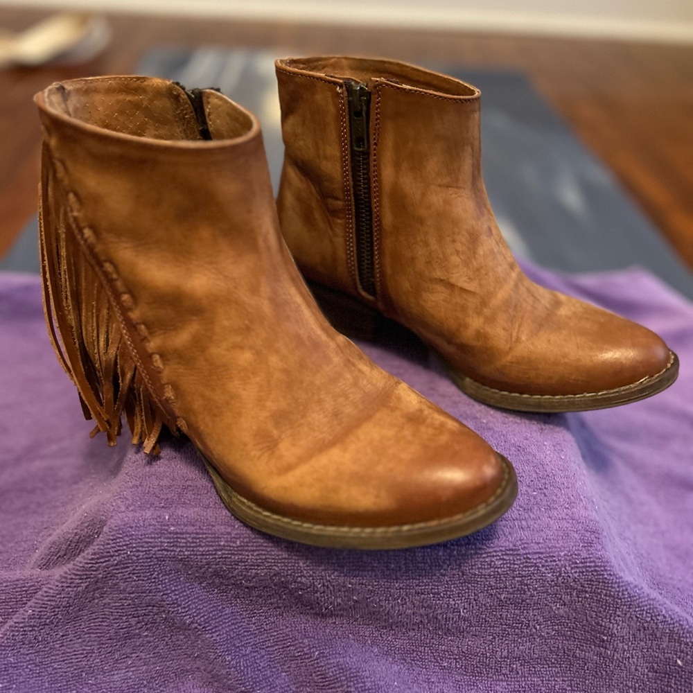 Circle G Women’s Tan Ankle Boots with Fringe Size 7